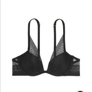 VICTORIA’S SECRET Lightly Lined Lace Plunge Bra